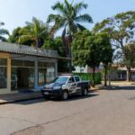 Farmácia em Porto Velho com viatura policial após ameaça com faca
