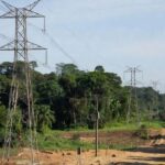 Postes e medidores elétricos em Rondônia sobre furto de energia
