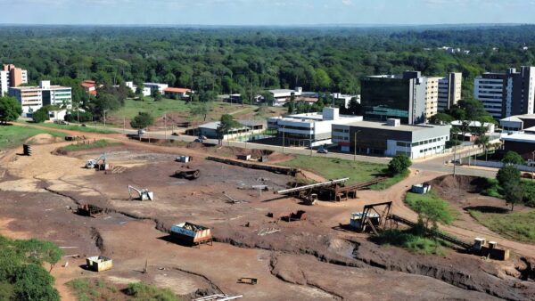 Vista de Ariquemes mostrando ciclo da cassiterita e cidade moderna em Rondônia