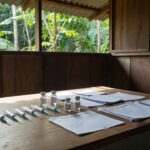 Posto de saúde em Ariquemes com materiais de vacinação e calendário