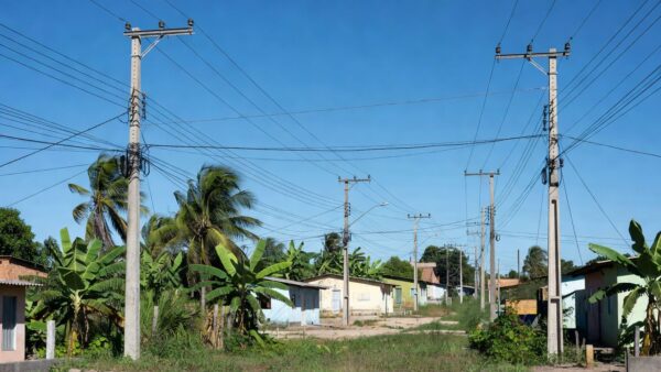Postes de energia em Ariquemes para guia sobre falta de luz e segunda via de contas