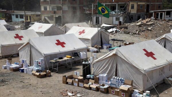 Hospital de campanha da Marinha do Brasil após terremotos na Venezuela