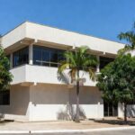 Fachada da Prefeitura de Jaru, Rondônia, sobre convocação de aprovados em processos seletivos.