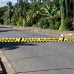 Via pública em Porto Velho com fita policial após tiroteio