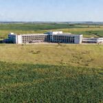 Hospital de Amor em Barretos cercado por lavouras de agronegócio