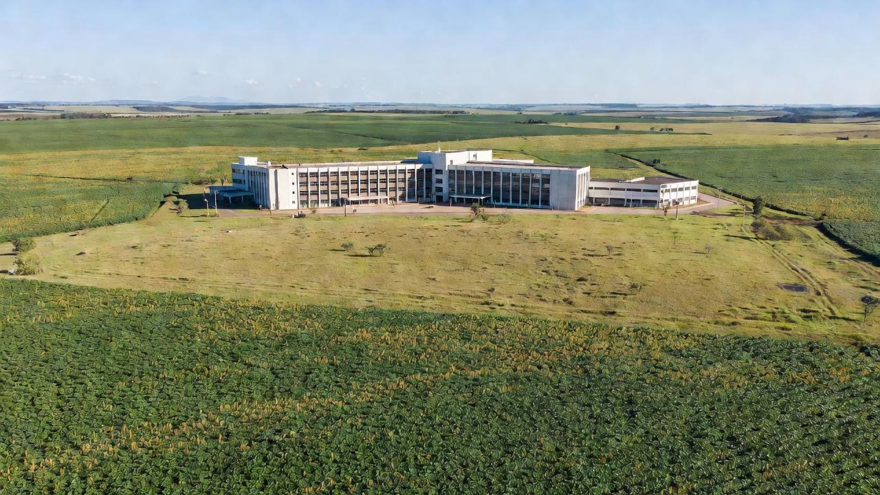 Hospital de Amor em Barretos cercado por lavouras de agronegócio