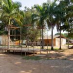 Praça em Ji-Paraná com palco montado para evento político de pré-candidatura ao Senado