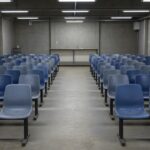 Sala de espera da UPA em Porto Velho com paciente aguardando transferência