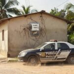 Medidor de energia adulterado e viatura da PM em Ji-Paraná