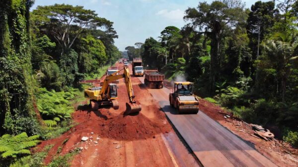Obras de pavimentação no acesso ao Porto Novo e BR-364 em Ariquemes, Rondônia