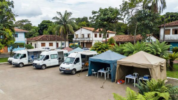 Unidades móveis de ações itinerantes em praça de Rio Branco, Acre