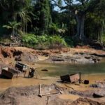Área de mineração ilegal no Rio Crespo na Amazônia brasileira