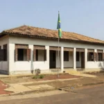 Fachada de tribunal em Ariquemes, Rondônia, representando condenação judicial por abuso sexual