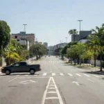 Avenida Raimundo Cantuária com caminhonete em fuga após atropelamento