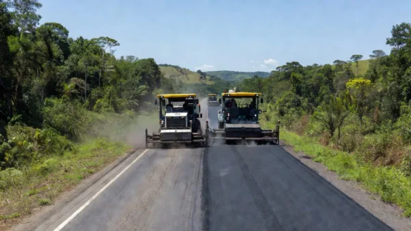 Obras de recuperação da BR-364 com fresagem e novo asfalto em Ariquemes
