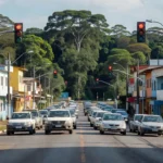 Semáforos e cruzamento em Ariquemes com carros parados