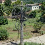 Poste de energia com ligação clandestina em Porto Velho