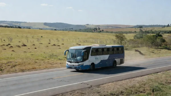 Ônibus intermunicipal em rodovia brasileira com desconto para idosos