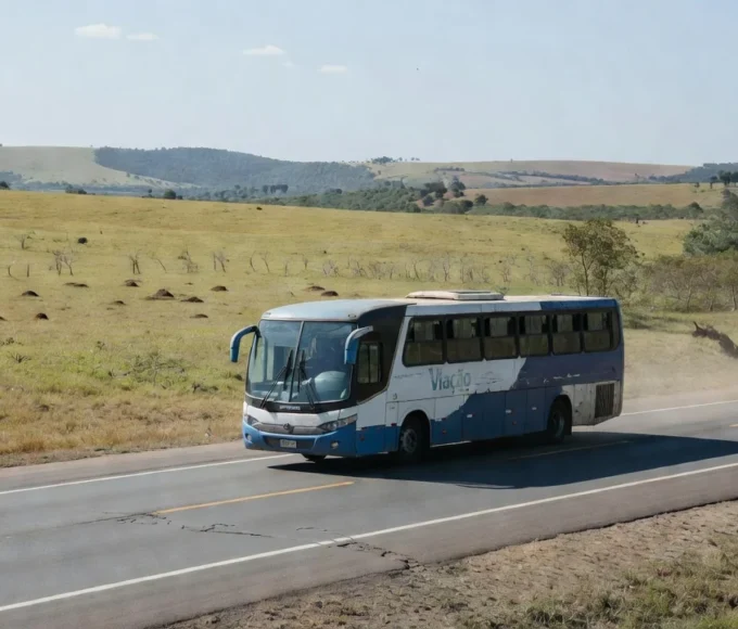Ônibus intermunicipal em rodovia brasileira com desconto para idosos