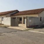 Fachada da Delegacia de Extrema em Porto Velho com portão aberto